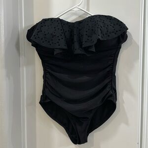 Black strapless swimsuit with ruffle sweat heart neckline